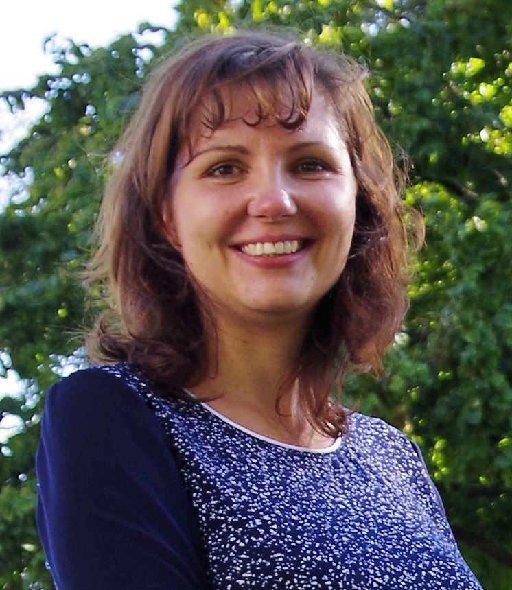 zena-se-smeje