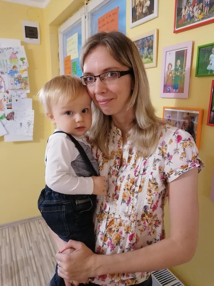 Matka_drží_malé_dítě